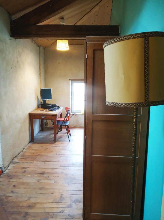La Maison Rouge - Backpacker Hostel Saint-Etienne  Exterior photo